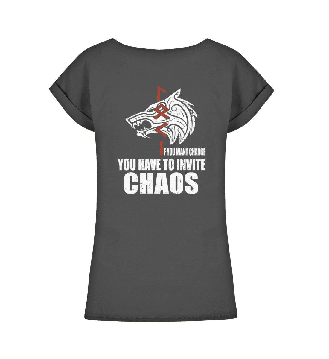 Schildmaiden Extendet Shirt – „You Have to Invite Chaos“ mit Wolf & Runen - Nordic Viking Wear