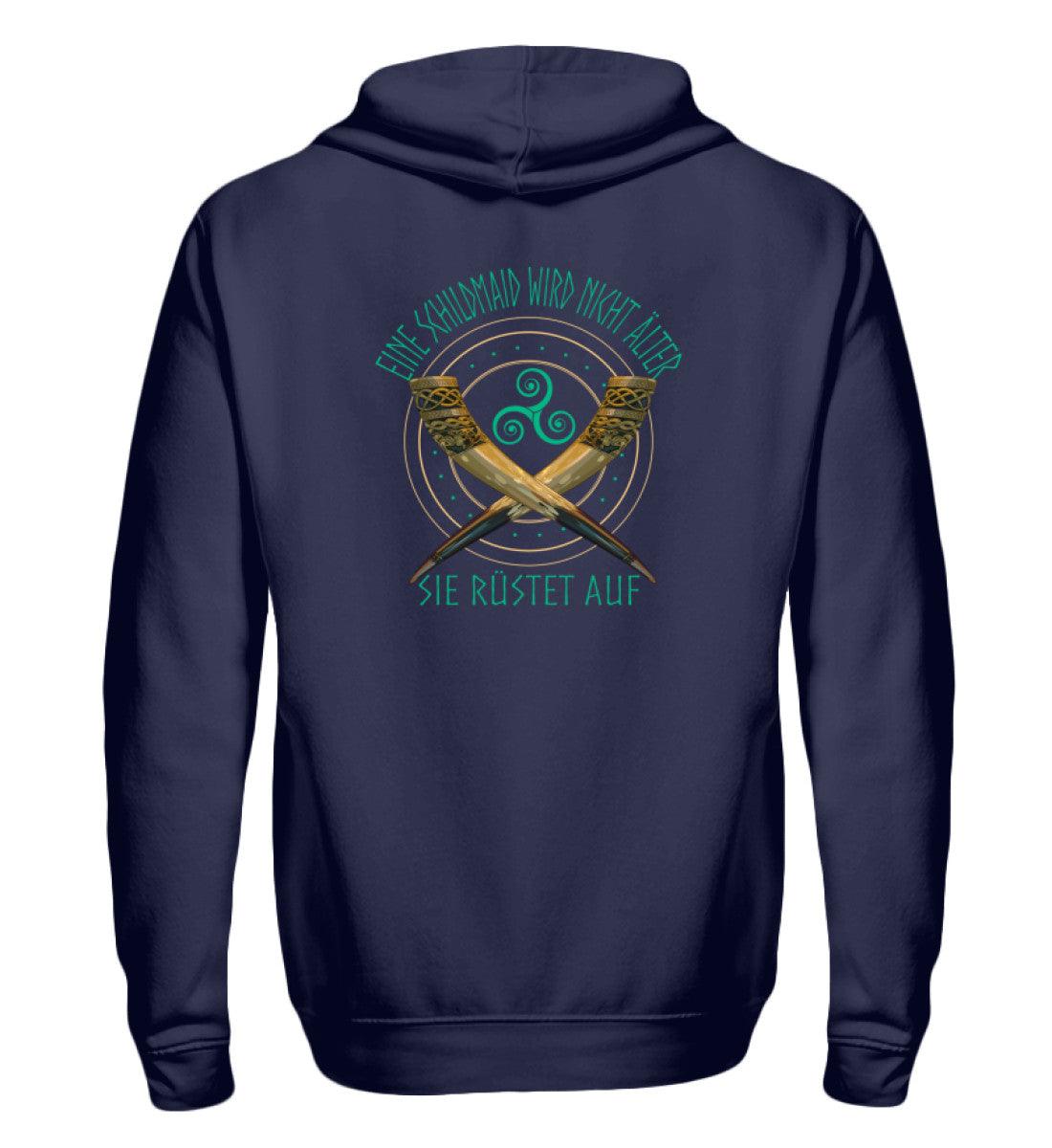 🔥 Zipp-Hoodie „Eine Schildmaid wird nicht älter – sie rüstet auf“ 🔥 - Nordic Viking Wear