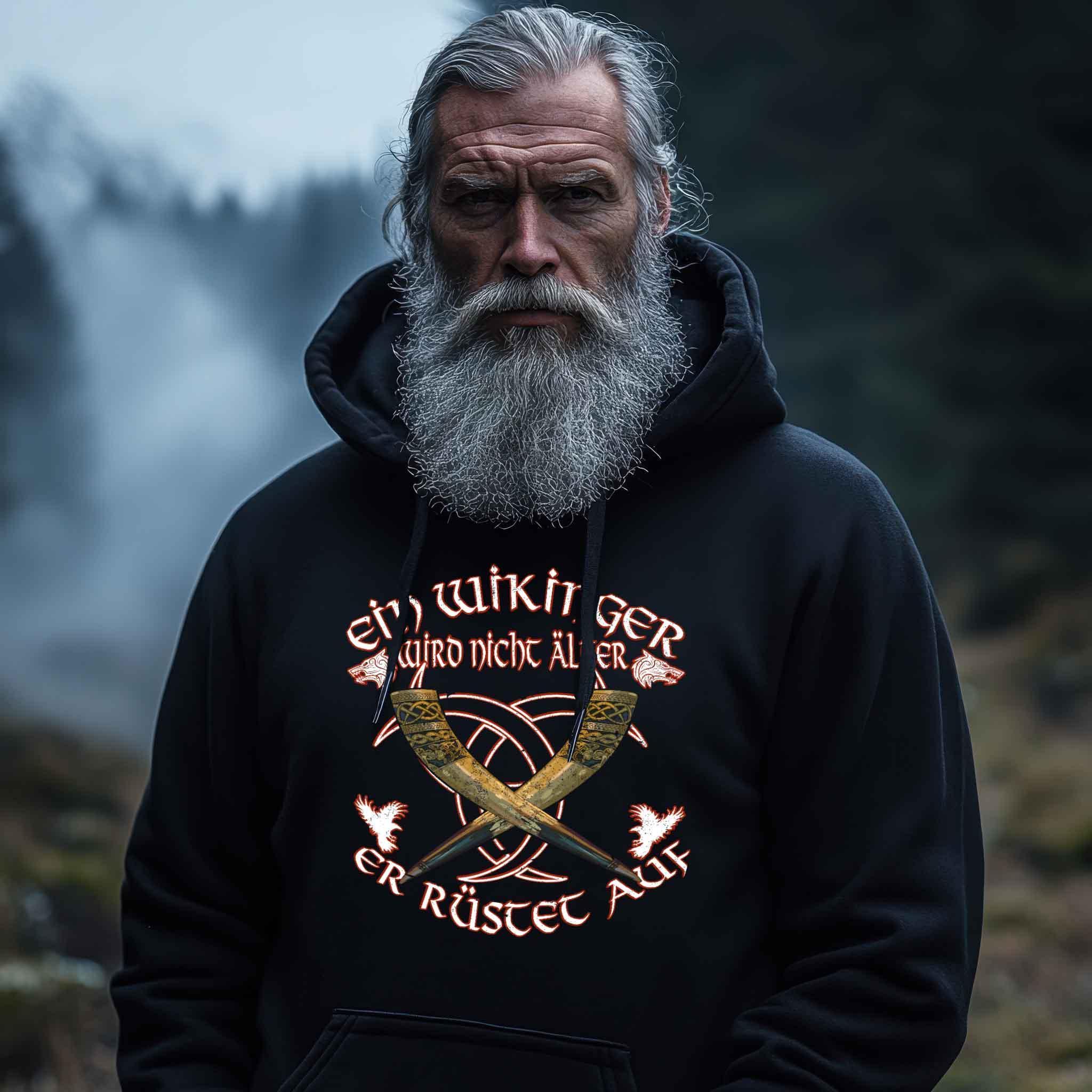 Wikinger Premium Hoodie Geburtstags-Shirt - "Ein Wikinger wird nicht älter, er rüstet auf" - Nordic Viking Wear