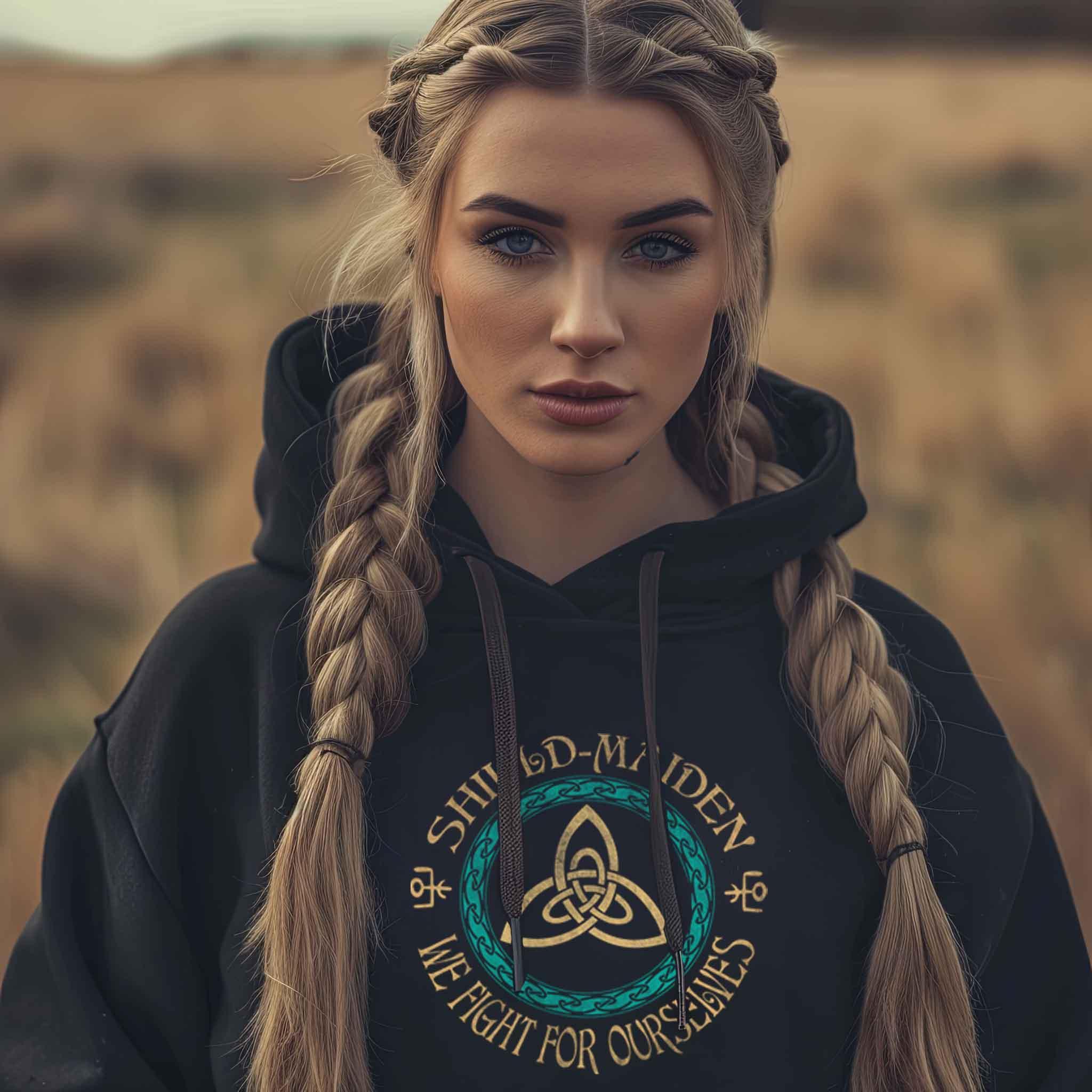 Schildmaiden Hoodie "Wir kämpfen für uns selbst" – Kraftvolles Statement & Keltischer Knoten Design - Nordic Viking Wear