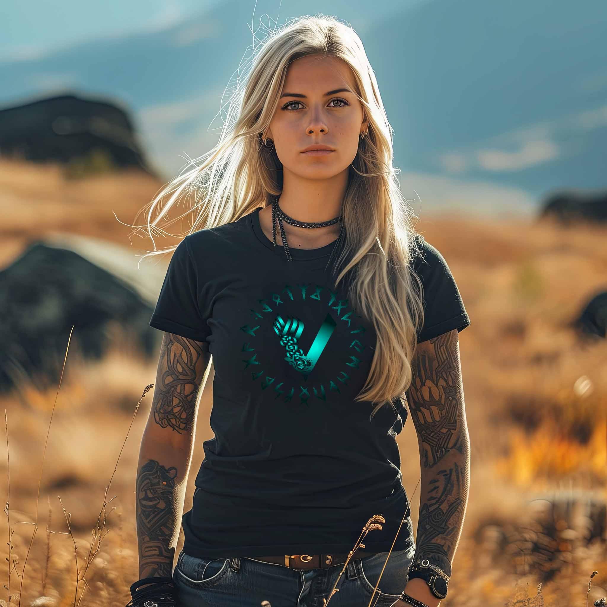 Schildmaiden Extended Shirt – Nordisches Design mit Runen und keltischem Knotenmuster - Nordic Viking Wear