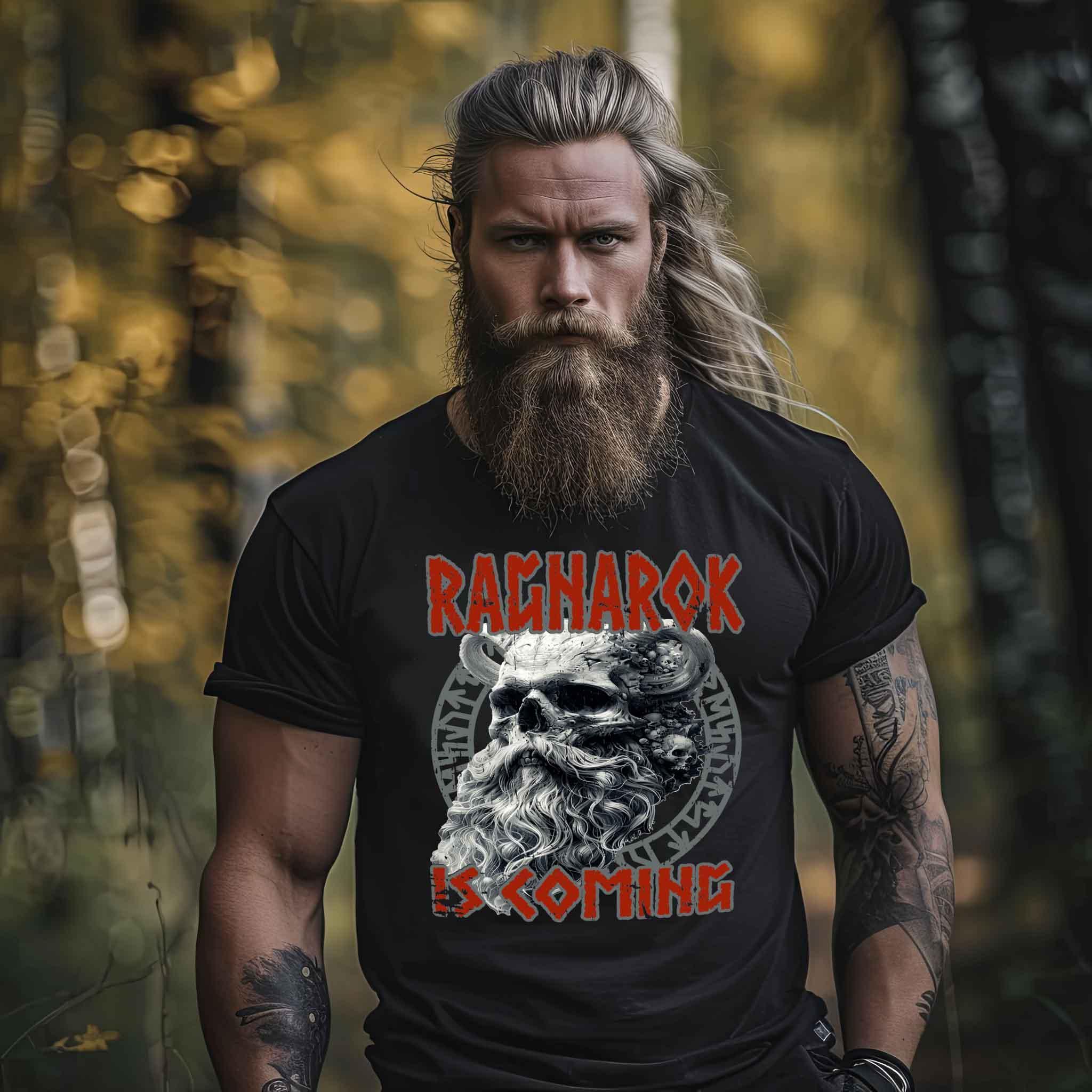 Wikinger-Shirt "Ragnarok is Coming" – Nordische Mythologie, Krieger-Skull-Design - Nordic Viking Wear