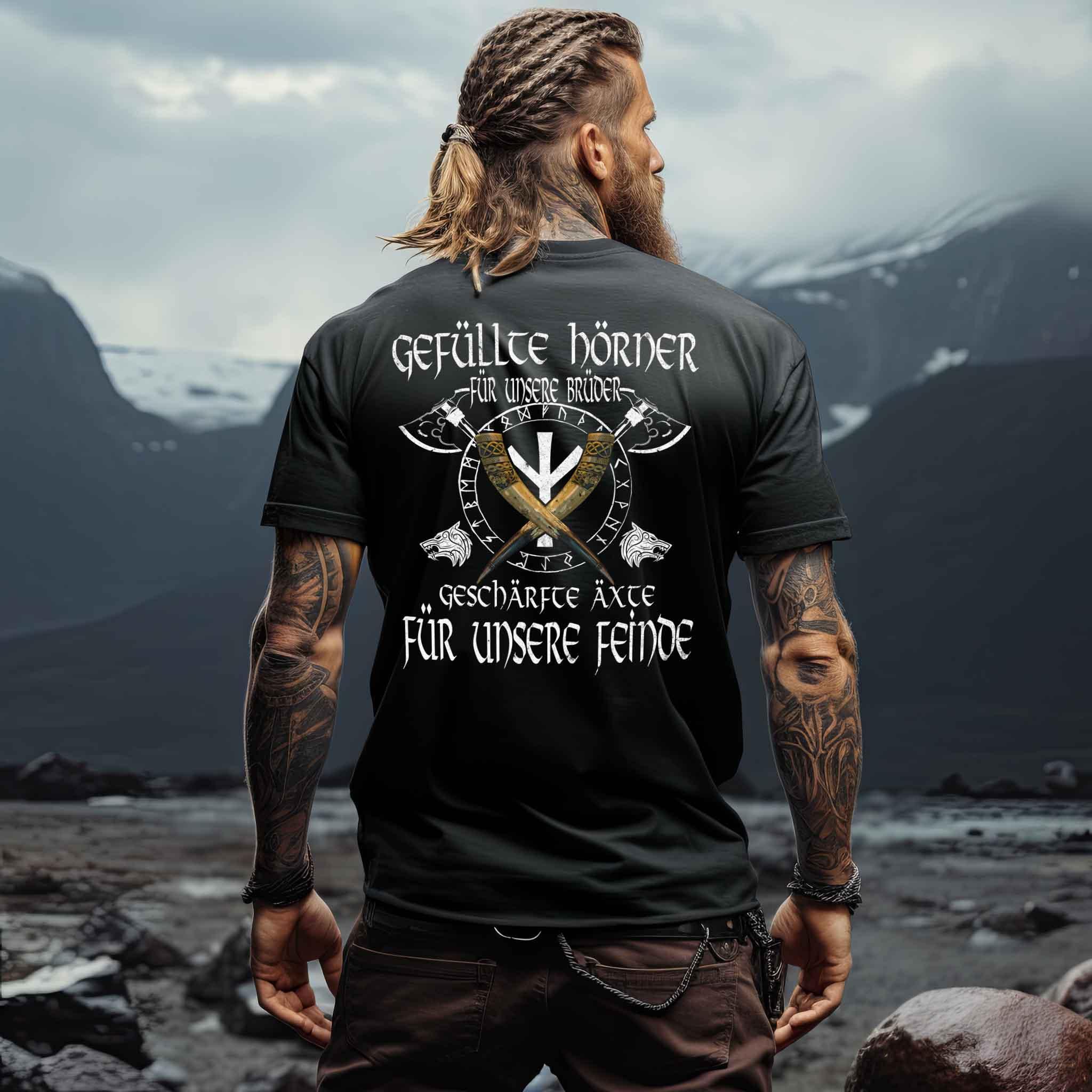 Wikinger Brüderlichkeit Premiumshirt – "Gefüllte Hörner und Geschärfte Äxte" - Nordic Viking Wear