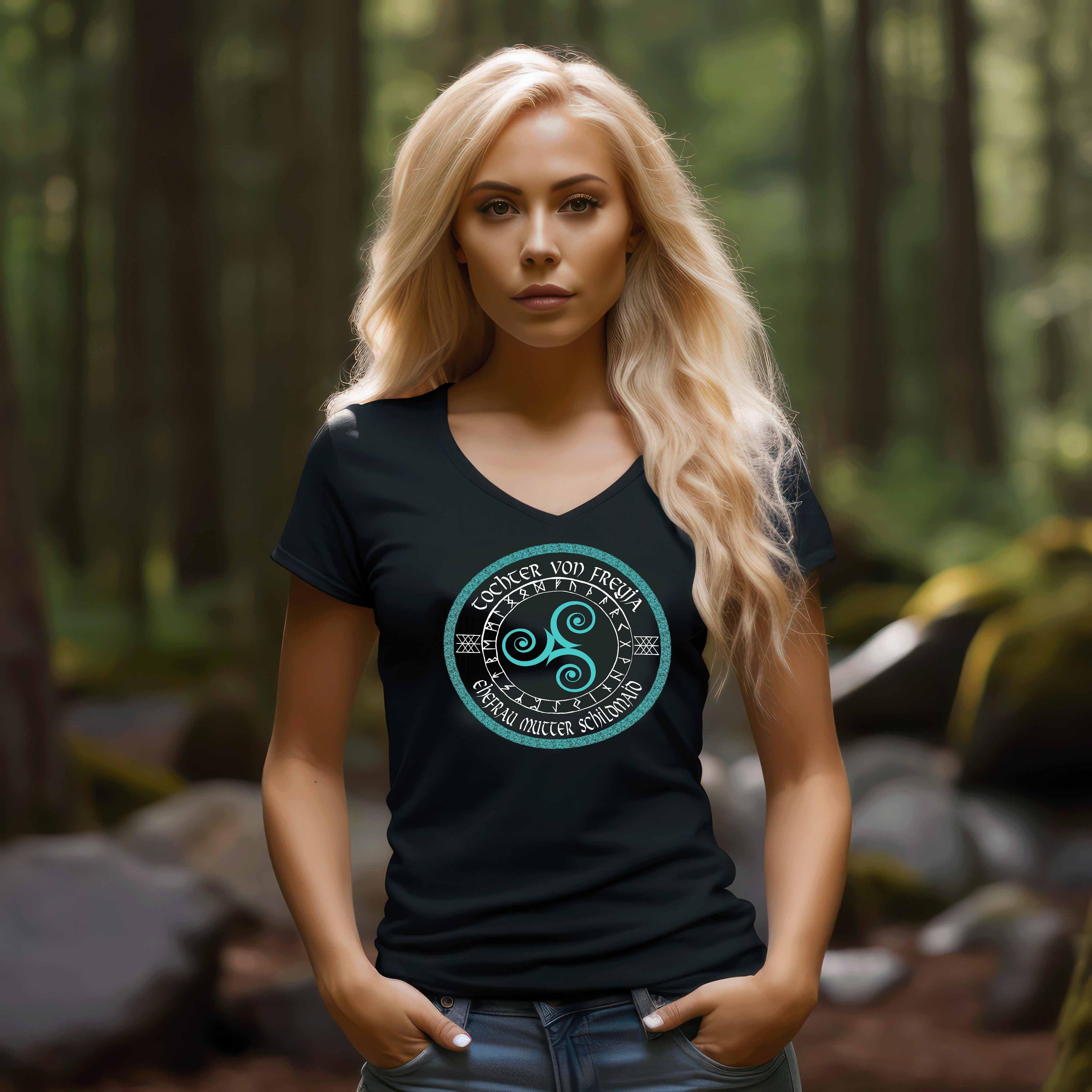 Schildmaiden V-Neck "Tochter von Freyja" - Triskel & Runenkreis Design - Nordic Viking Wear
