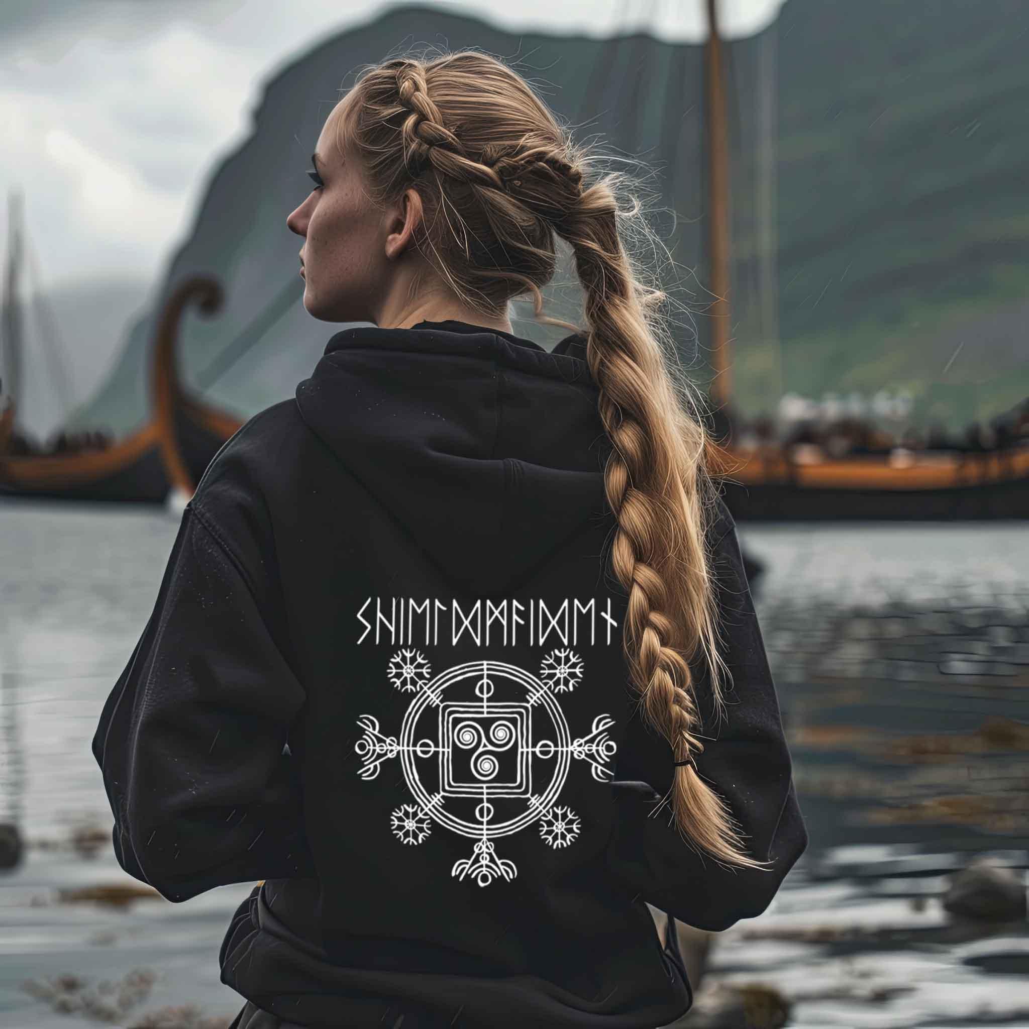 Schildmaiden Zip-Hoodie mit Triskele – Symbol der Kraft und Weisheit - Nordic Viking Wear