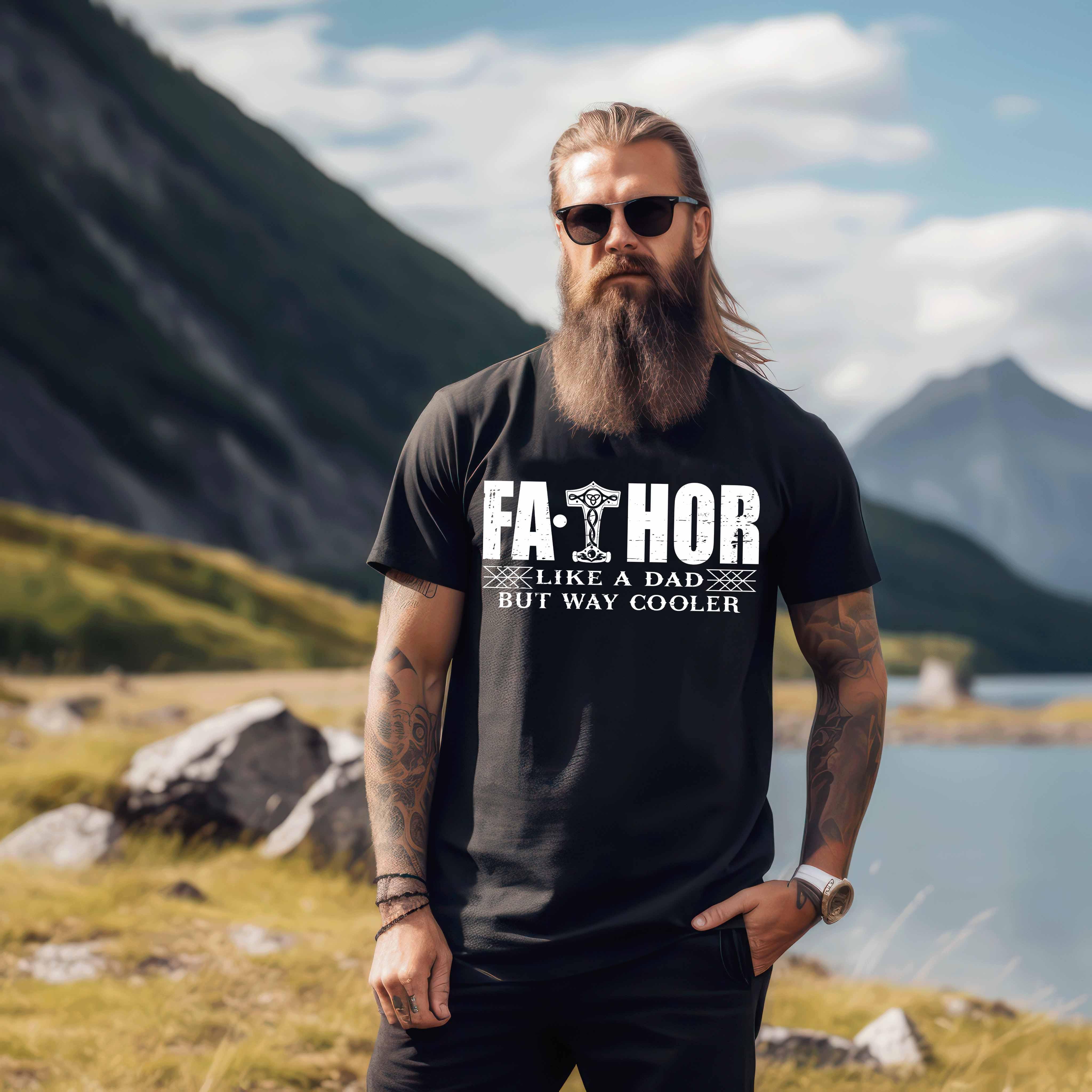 Wikinger Premium T-Shirt für Väter: "Fahtor" - Mit Thors Hammer Design - Perfektes Vatertags-Geschenk! - Herren Premiumshirt