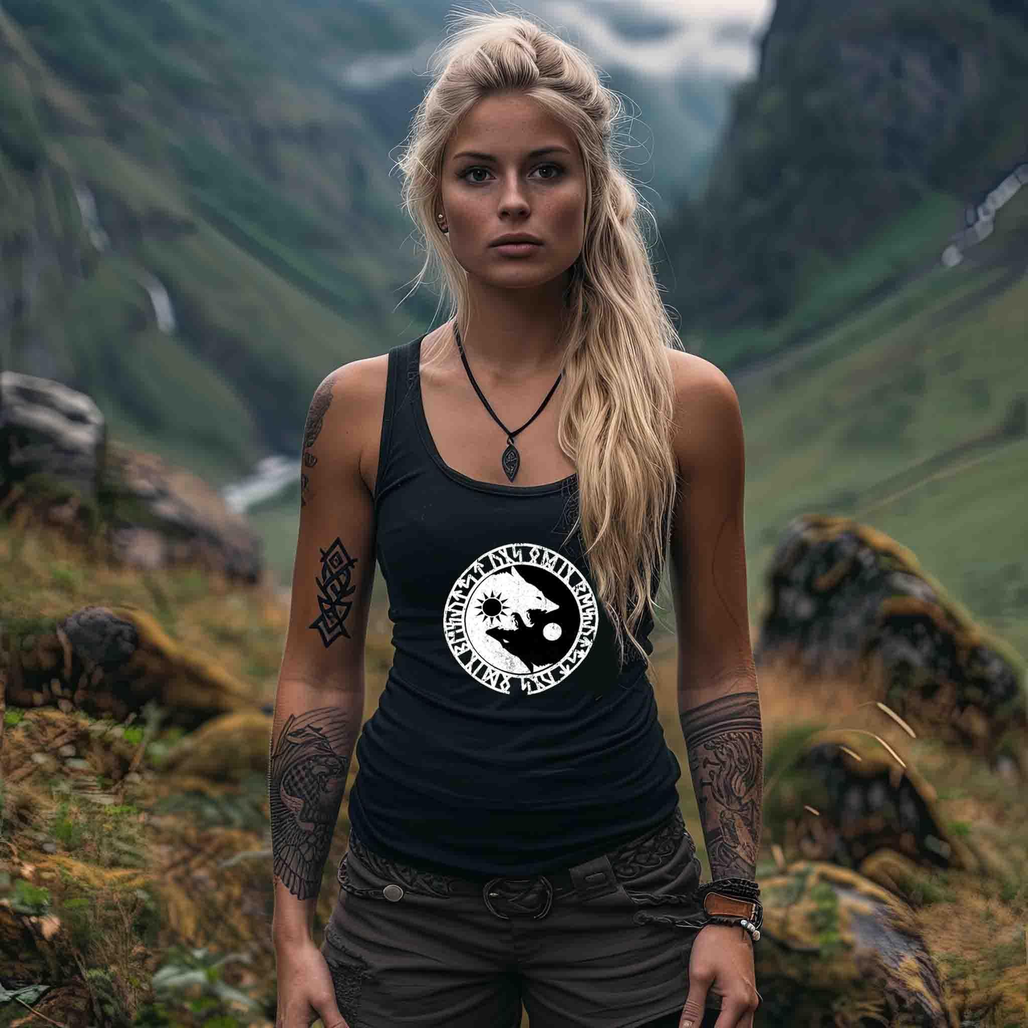 Schildmaiden Tanktop- Geri und Freki, Odins Wölfe mit Runenkreis - Nordic Viking Wear