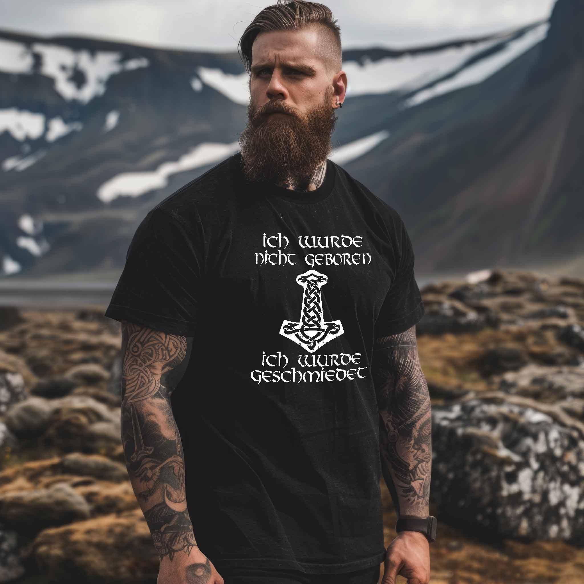 Wikinger Premiumshirt 'Geschmiedet, Nicht Geboren' – Stärke und Entschlossenheit - Nordic Viking Wear