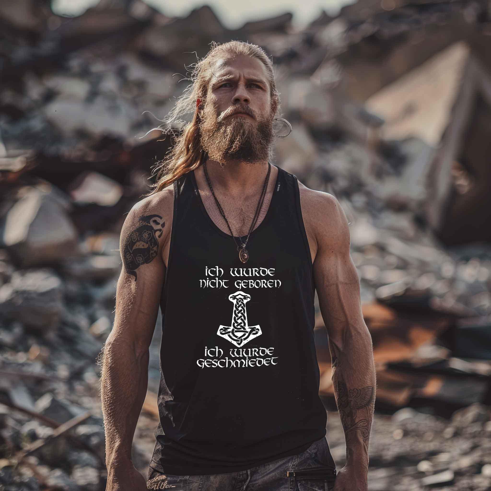 Wikinger Tanktop 'Geschmiedet, Nicht Geboren' – Stärke und Entschlossenheit - Nordic Viking Wear