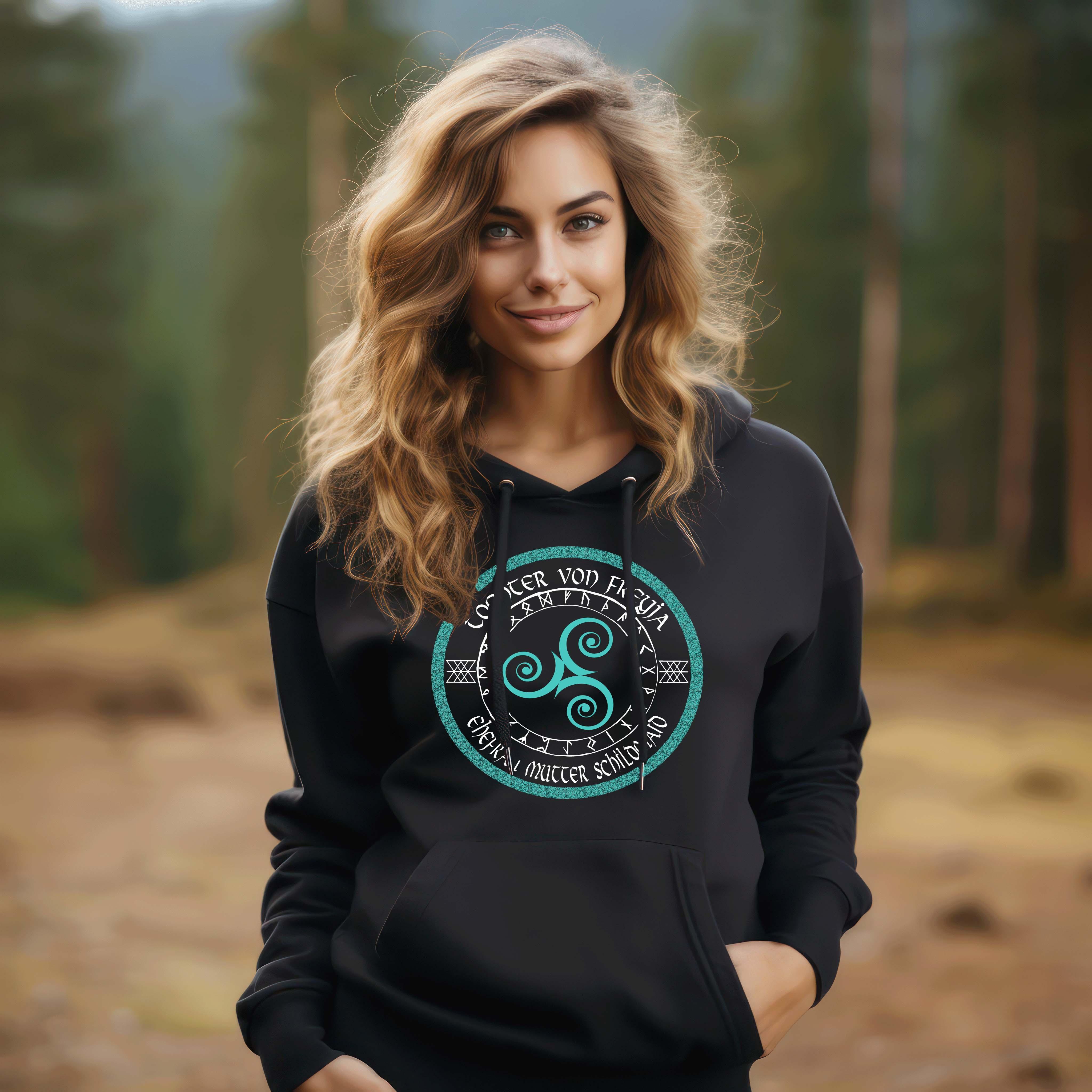 Schildmaiden Hoodie – "Tochter Von Freyja Ehefrau Mutter Schildmaid" mit Triskele & Runenkreis Design - Nordic Viking Wear