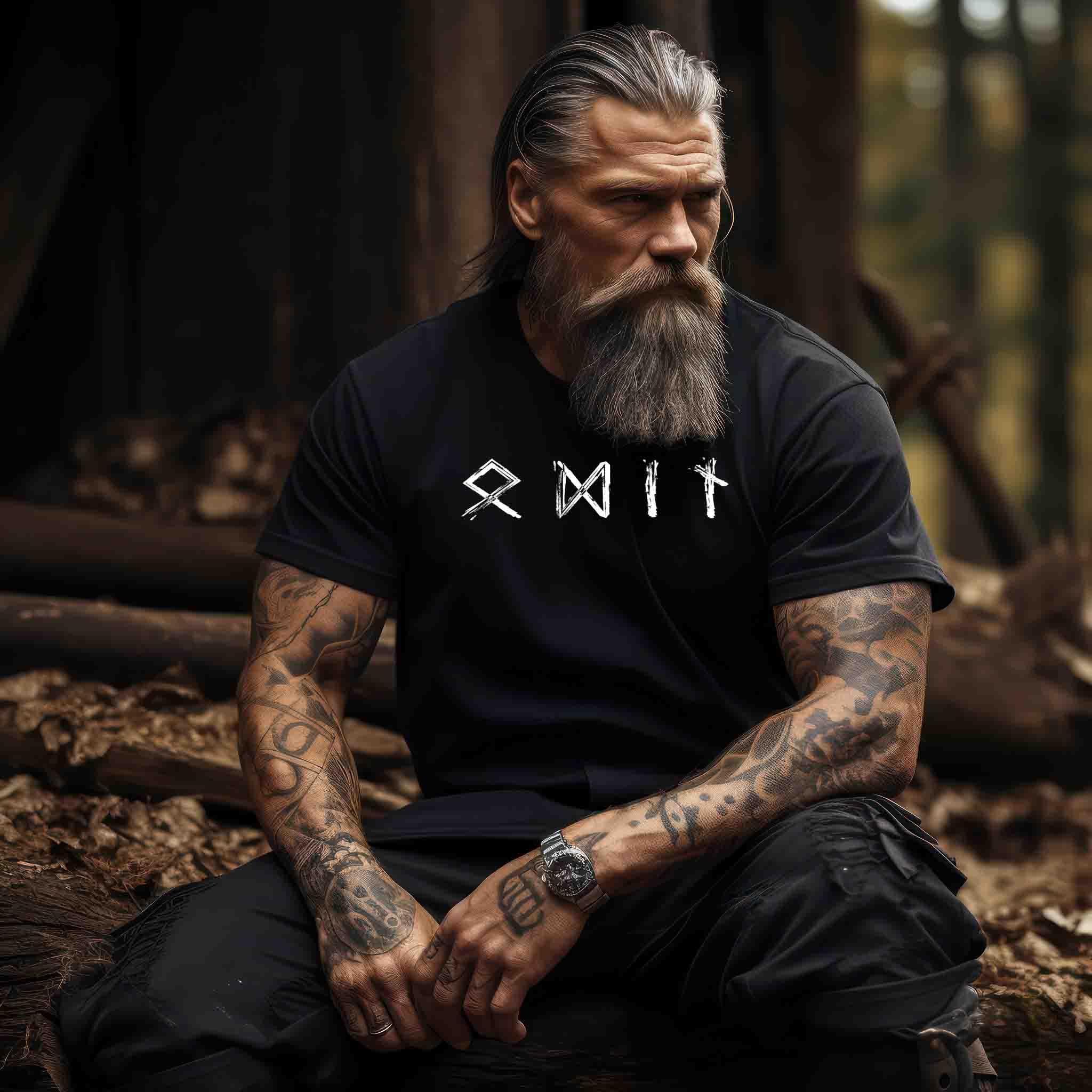 Odin Runenschrift Premiumshirt - Wikinger Götter Tee - Nordisches Symbol Shirt - Nordic Viking Wear