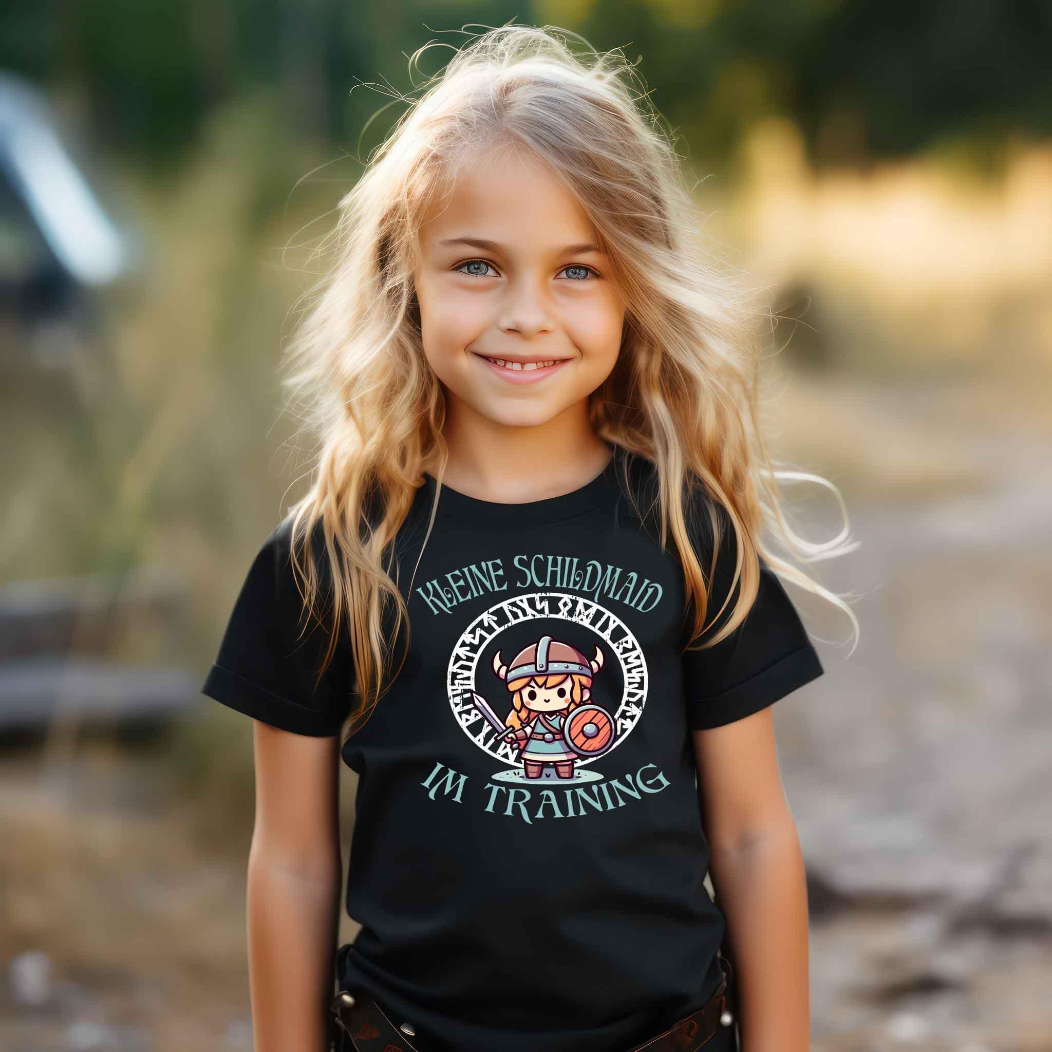 Schildmaid im Training Kinder-Shirt – Mutiges Wikinger-Krieger Design - Nordic Viking Wear