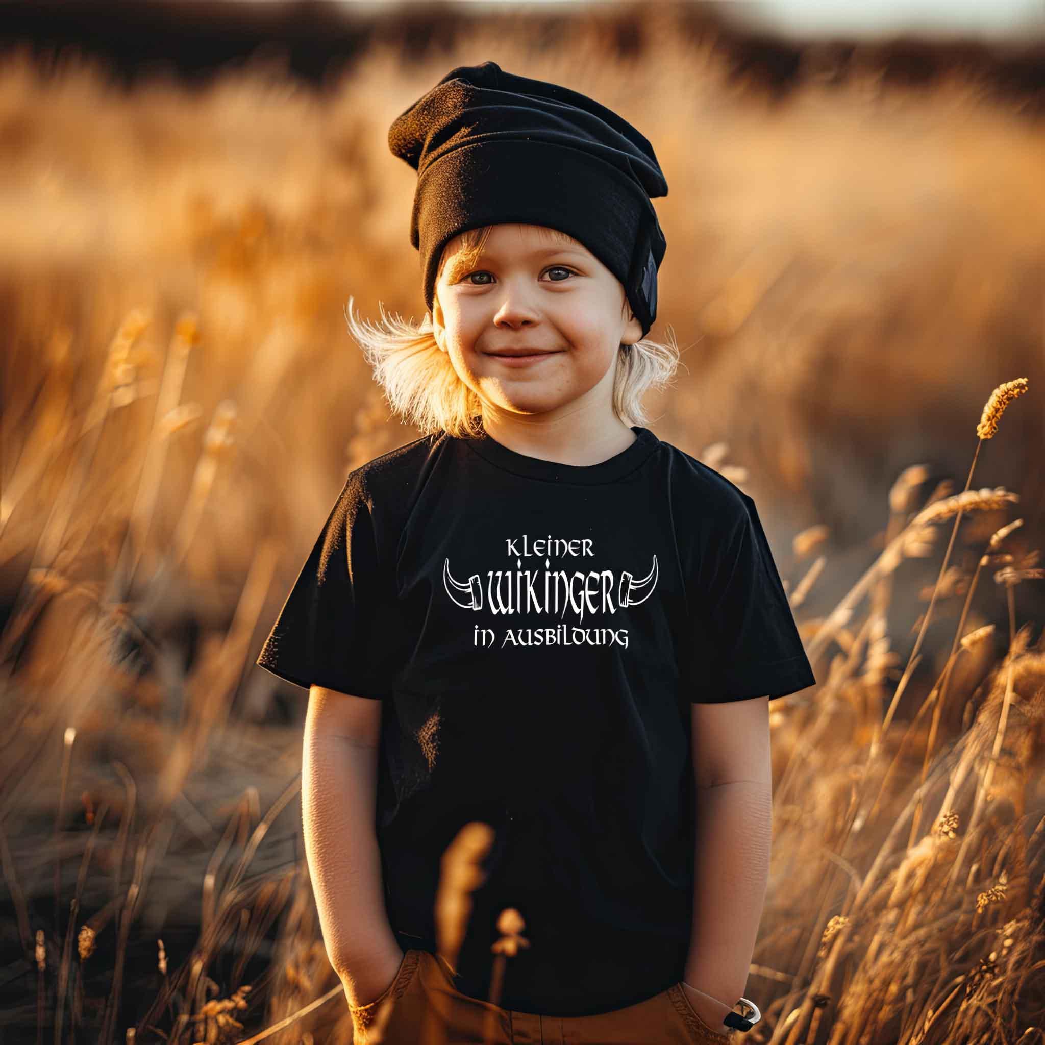 Kinder-Wikinger-Shirt "Kleiner Wikinger in Ausbildung" – Perfekt für junge Entdecker - Nordic Viking Wear