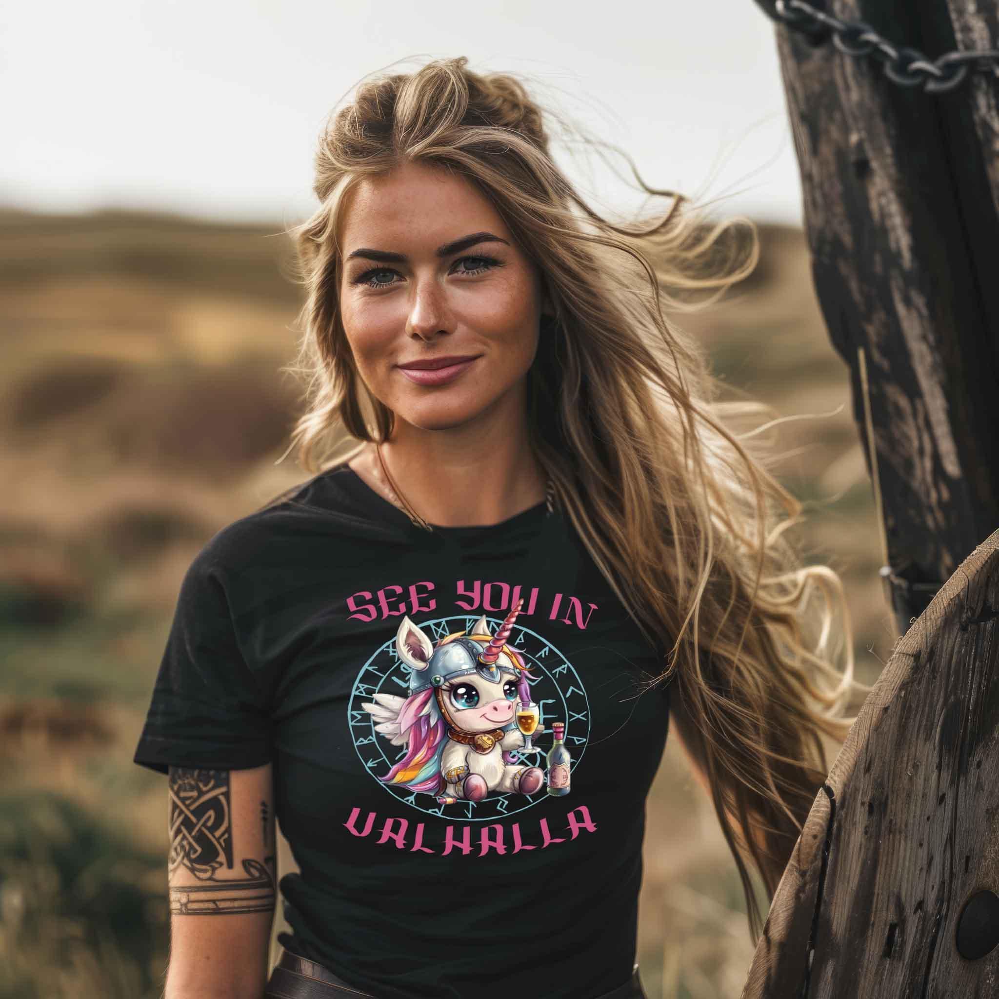 Schildmaid Einhorn Premiumshirt – 'Triff mich in Walhalla' Lustiges Wikinger-Shirt - Nordic Viking Wear