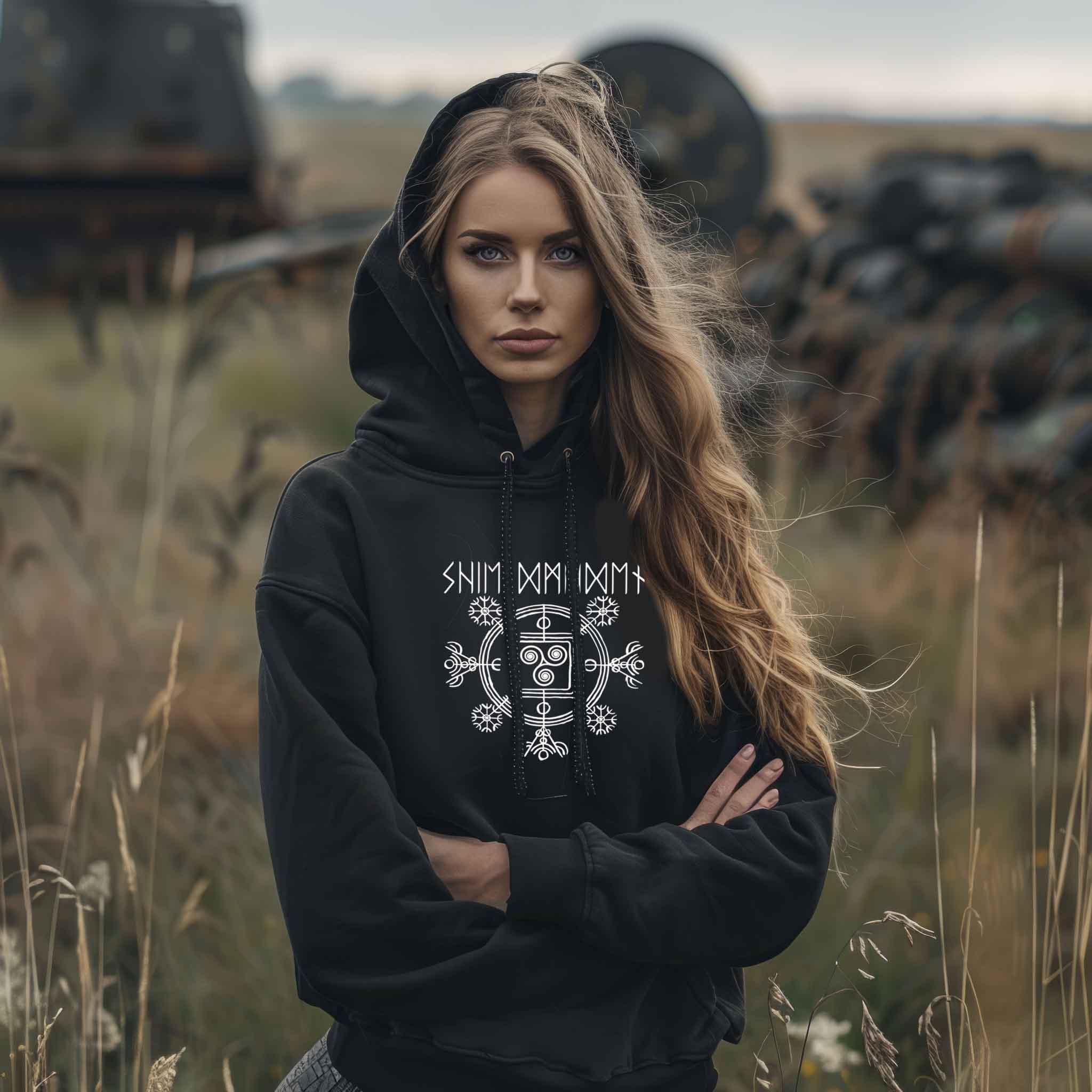 Schildmaiden Hoodie mit Triskele – Symbol der Kraft und Weisheit - Nordic Viking Wear
