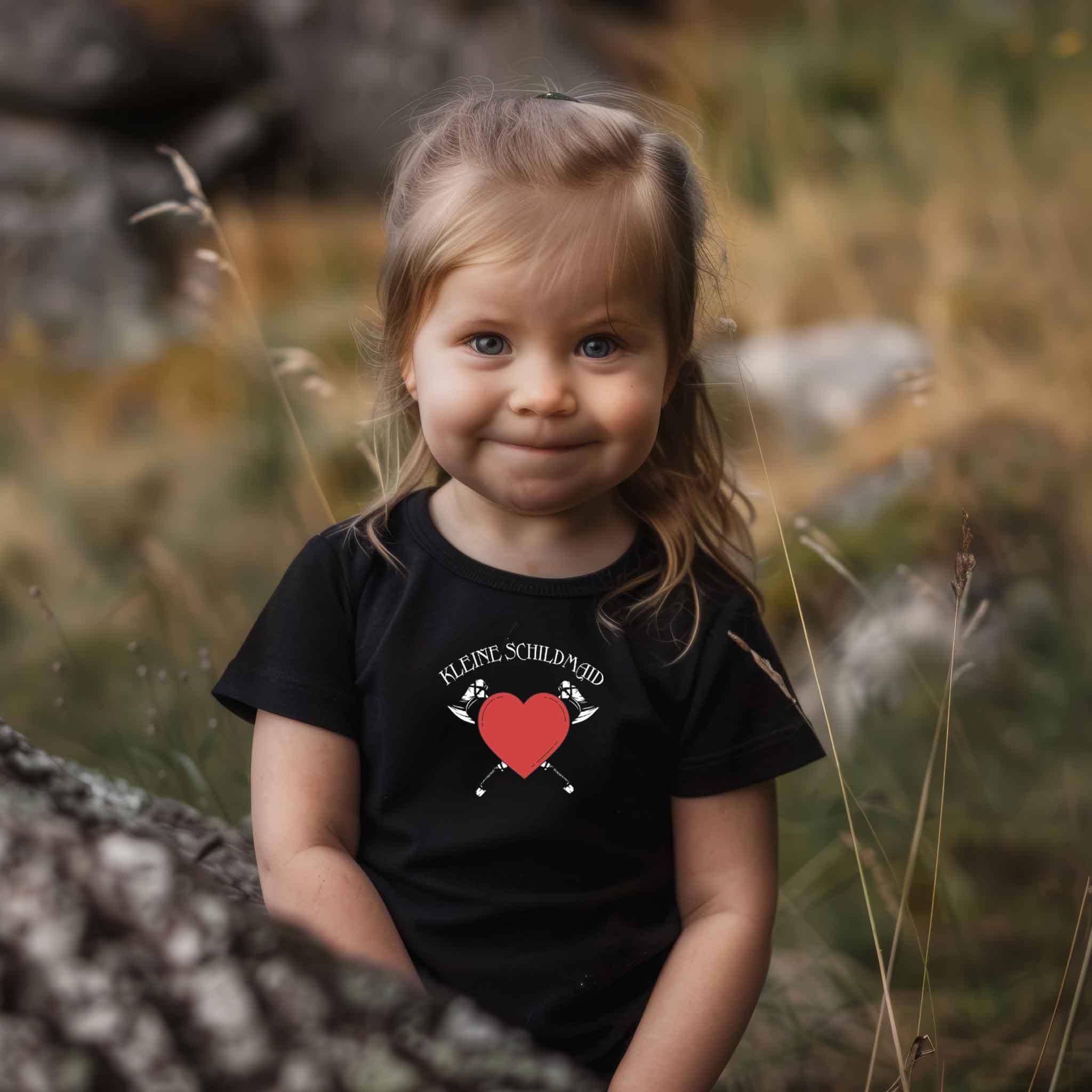 Baby T-Shirt 'Kleine Schildmaid' – Mut und Liebe im Wikinger-Stil - Nordic Viking Wear