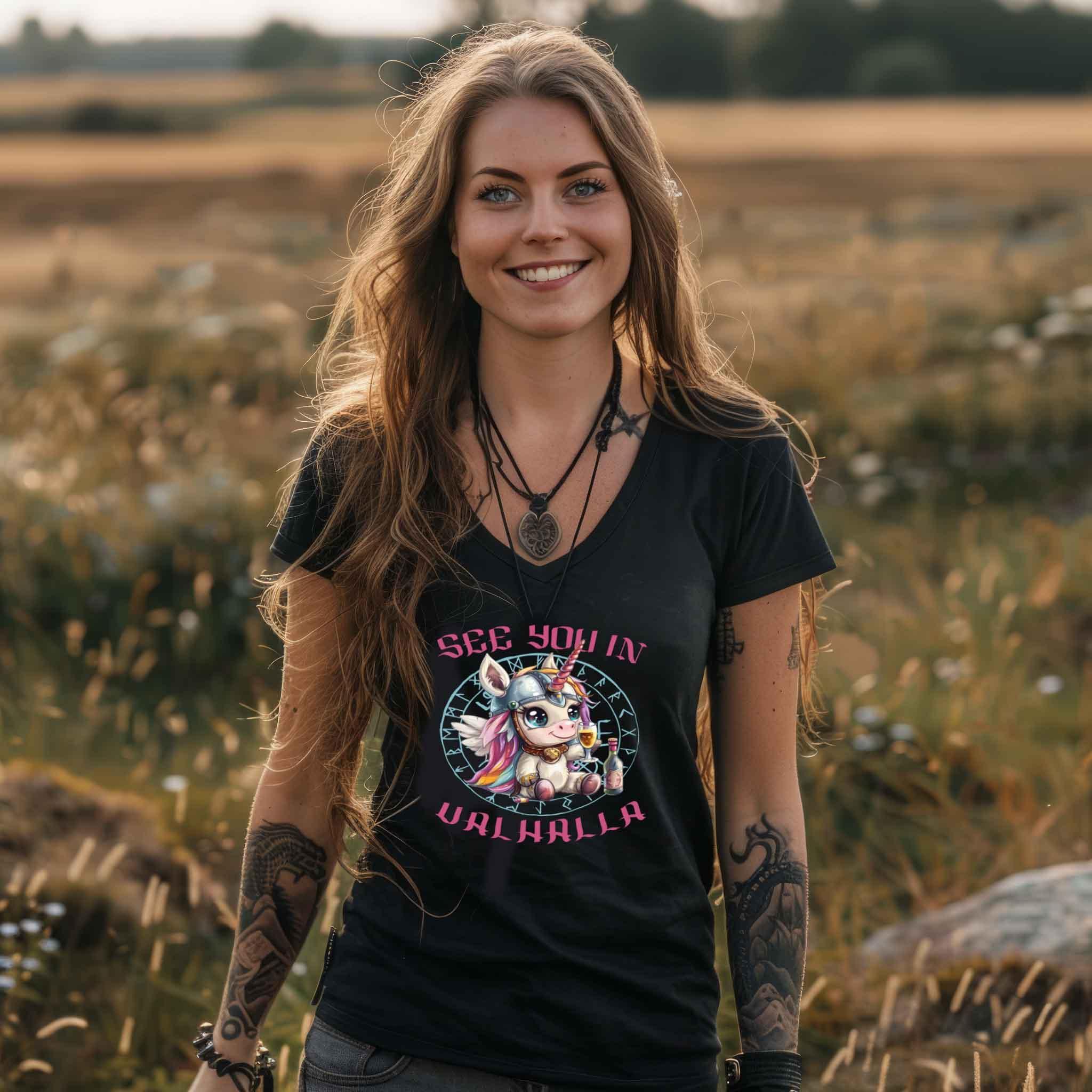 Schildmaid Einhorn V-Neck – 'Triff mich in Walhalla' Lustiges Wikinger-Shirt - Nordic Viking Wear