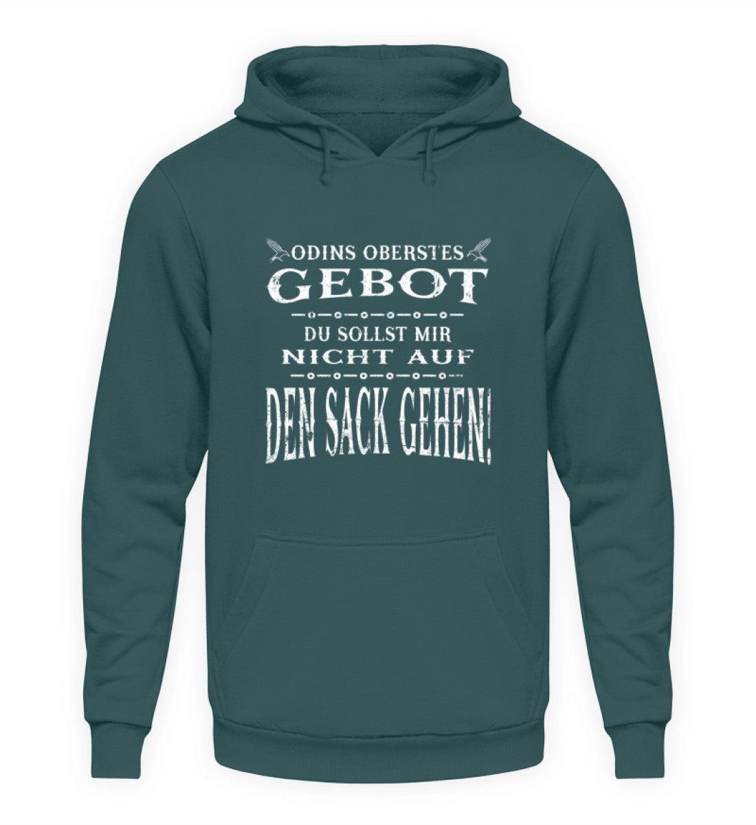 Lustiger Wikinger-Hoodie mit dem Spruch "Odins Oberstes Gebot: Du Sollst Mir Nicht Auf Den Sack Gehen!" in Grün.