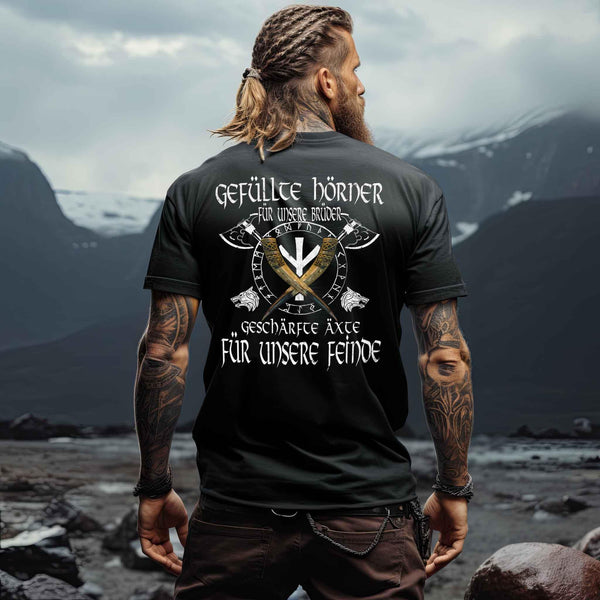 Wikinger Brüderlichkeit Premiumshirt – "Gefüllte Hörner und Geschärfte Äxte" - Nordic Viking Wear