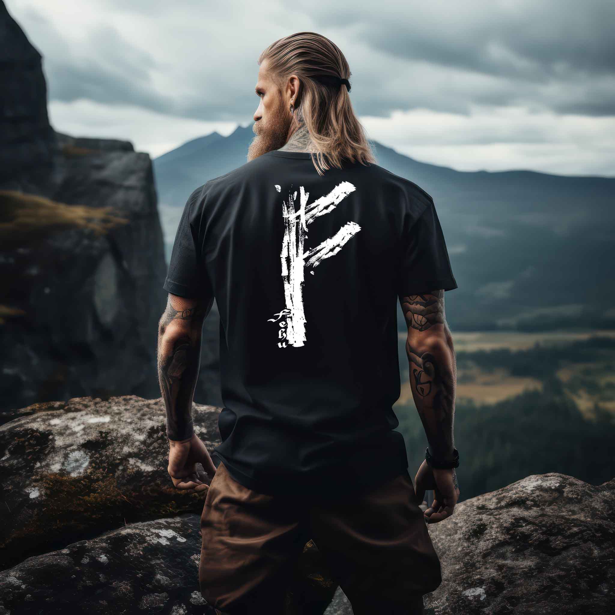 Wikinger Fehu Rune Backprint T-Shirt – Symbol für Wohlstand und Energie