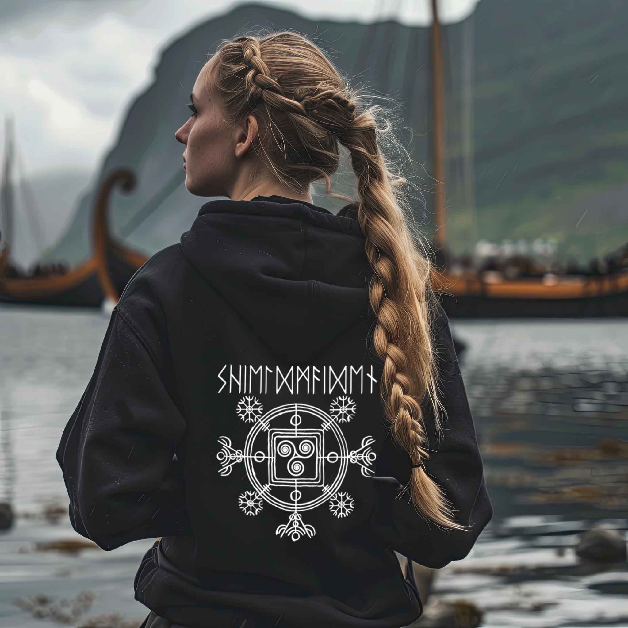 Schildmaiden Zip-Hoodie mit Triskele – Symbol der Kraft und Weisheit