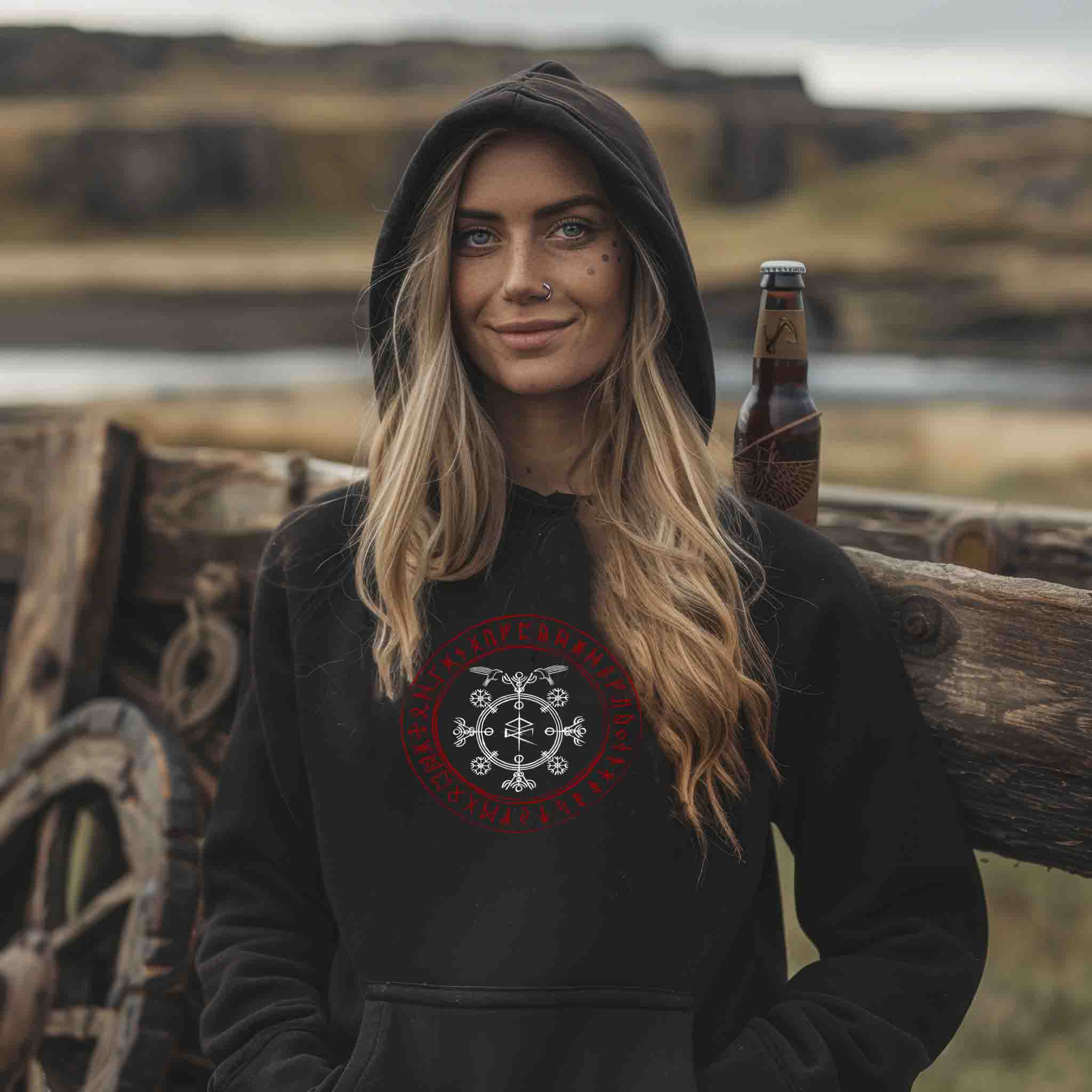 Schildmaiden Hoodie – Odins Zeichen der Stärke