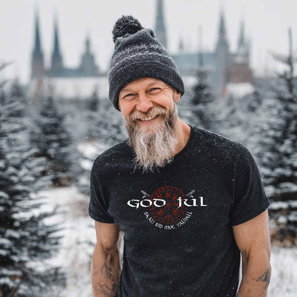 God Jul – Skål! Rid mot Valhall – Wikinger Jul Motiv mit Raben und Runenzeichen auf schwarzem Shirt