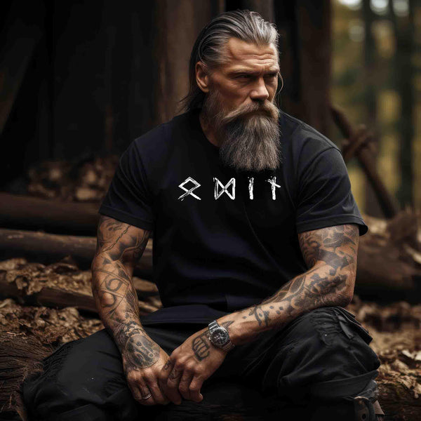 Odin Runenschrift Premiumshirt - Wikinger Götter Tee - Nordisches Symbol Shirt - Nordic Viking Wear