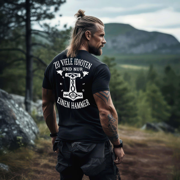 Wikinger Premium T-Shirt "Zu viele Idioten - Nur einen Hammer" Backprint - Nordic Viking Wear