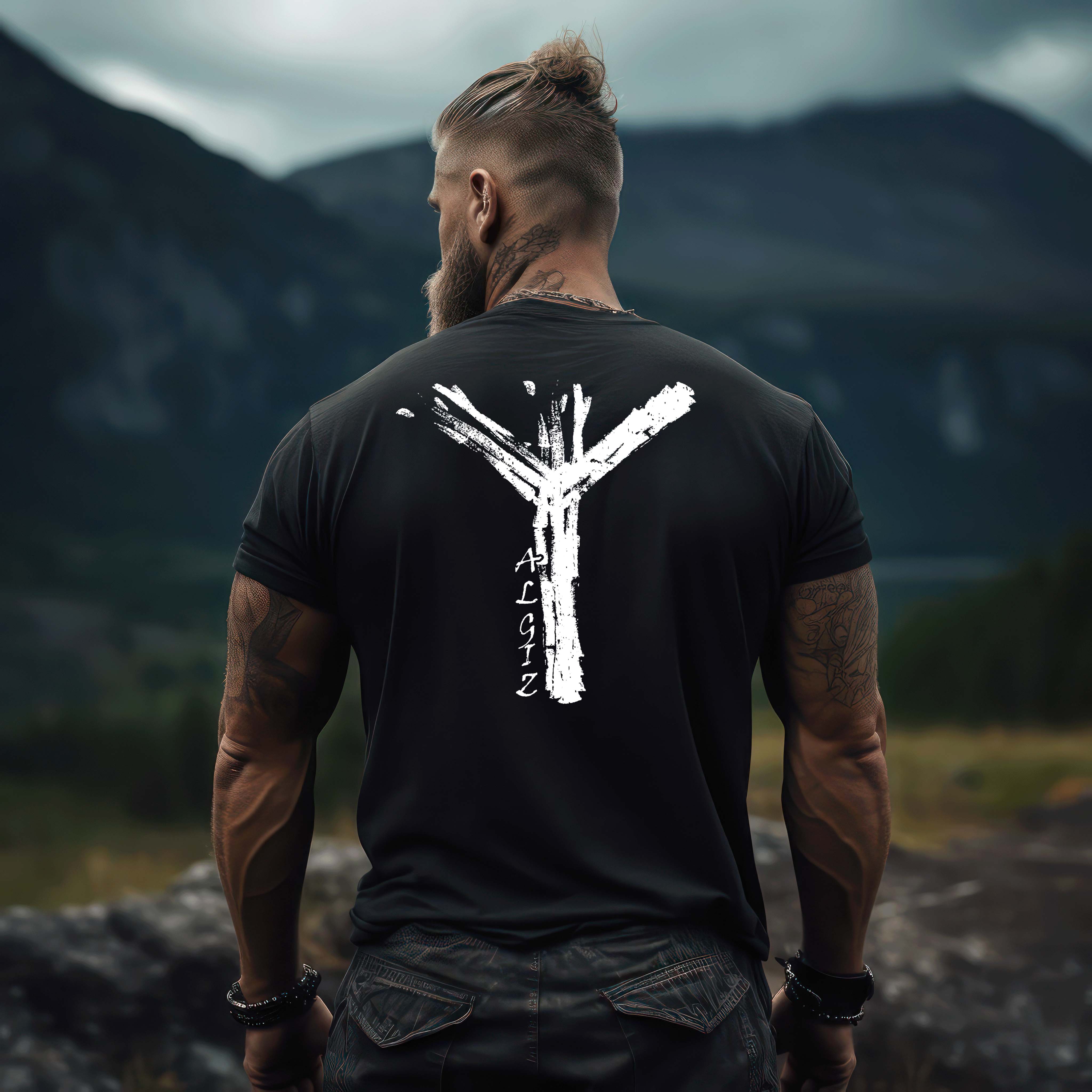 Wikinger Premium Shirt mit Algiz-Rune – Hochwertiges Herren T-Shirt mit Nordischer Schutzrune