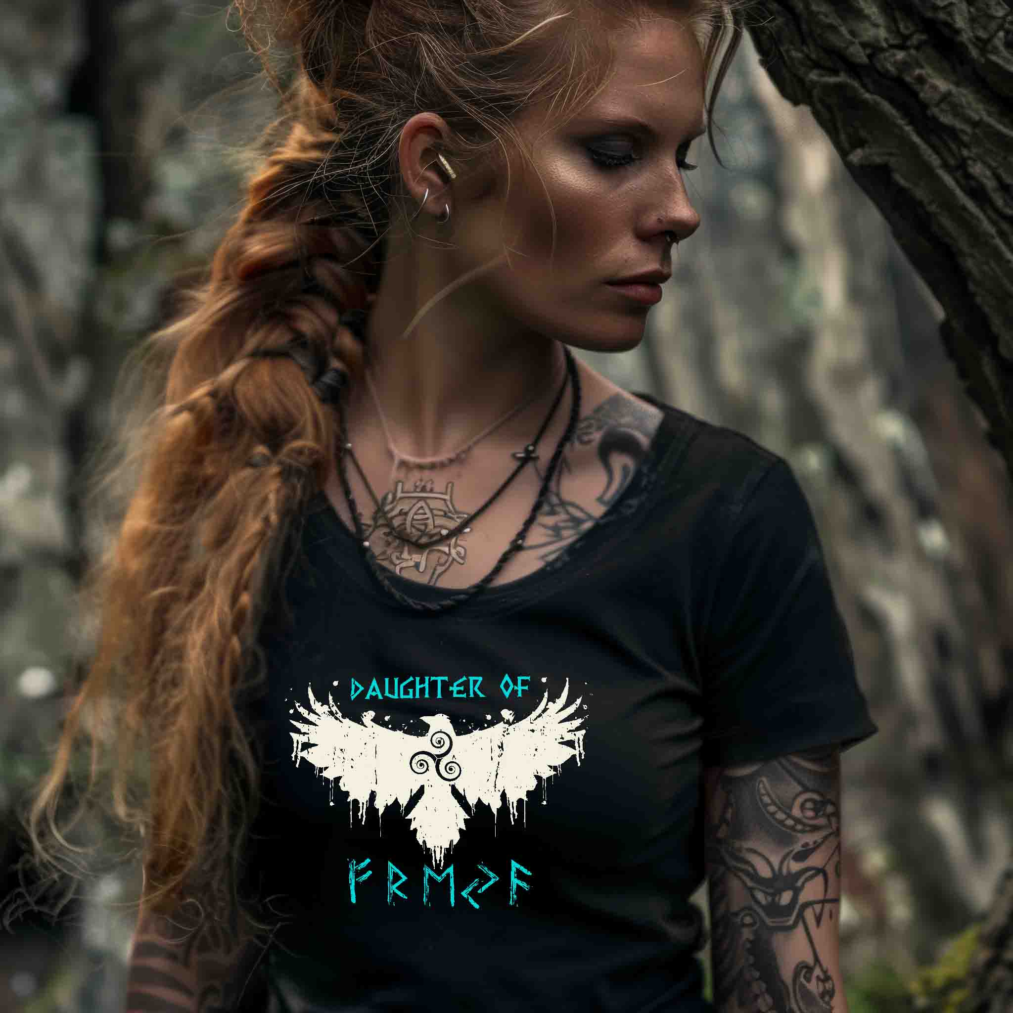 Schildmaiden Extended Shirt – Daughter of Freyja mit Runen & Raben