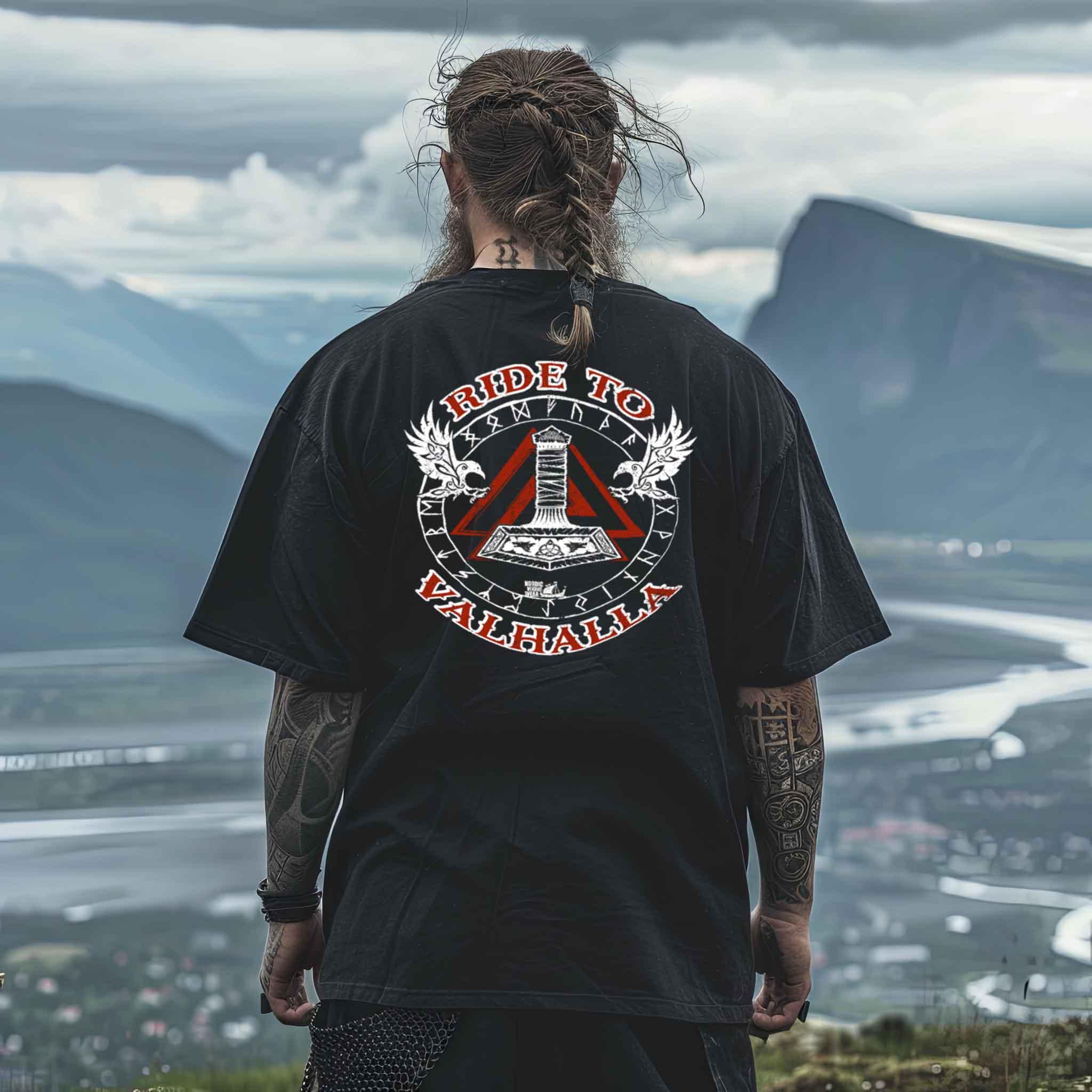 Ride to Valhalla Heavy Oversized T-Shirt – Wikinger Design mit Thors Hammer und Runen - Nordic Viking Wear